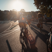 Mit dem Fahrrad bergauf Richtung Bleichstr