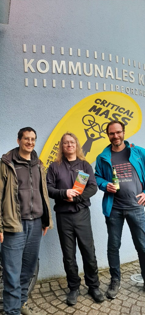 Stadtrat Christof Weisenbacher, Helmut Kuntschner und Peter Heissenberger vor dem Kommunalen Kino Pforzheim (v.l.n.r.)