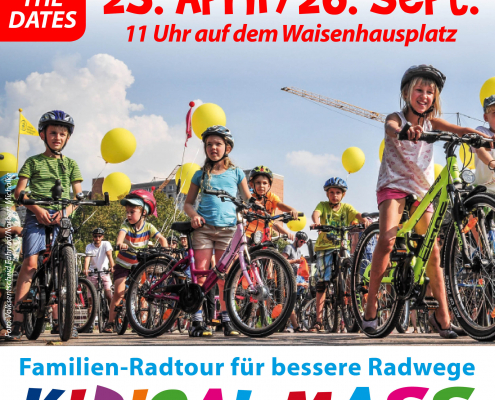 Sharepic für die Kidical Mass Pforzheim am 25.04.2026 und 26.09.2026, ab 11 Uhr auf dem Waisenhausplatz. Das Bild zeigt im Vordergrund sieben Kinder auf und neben ihren mit gelben Luftballons geschmückten Fahrrädern.